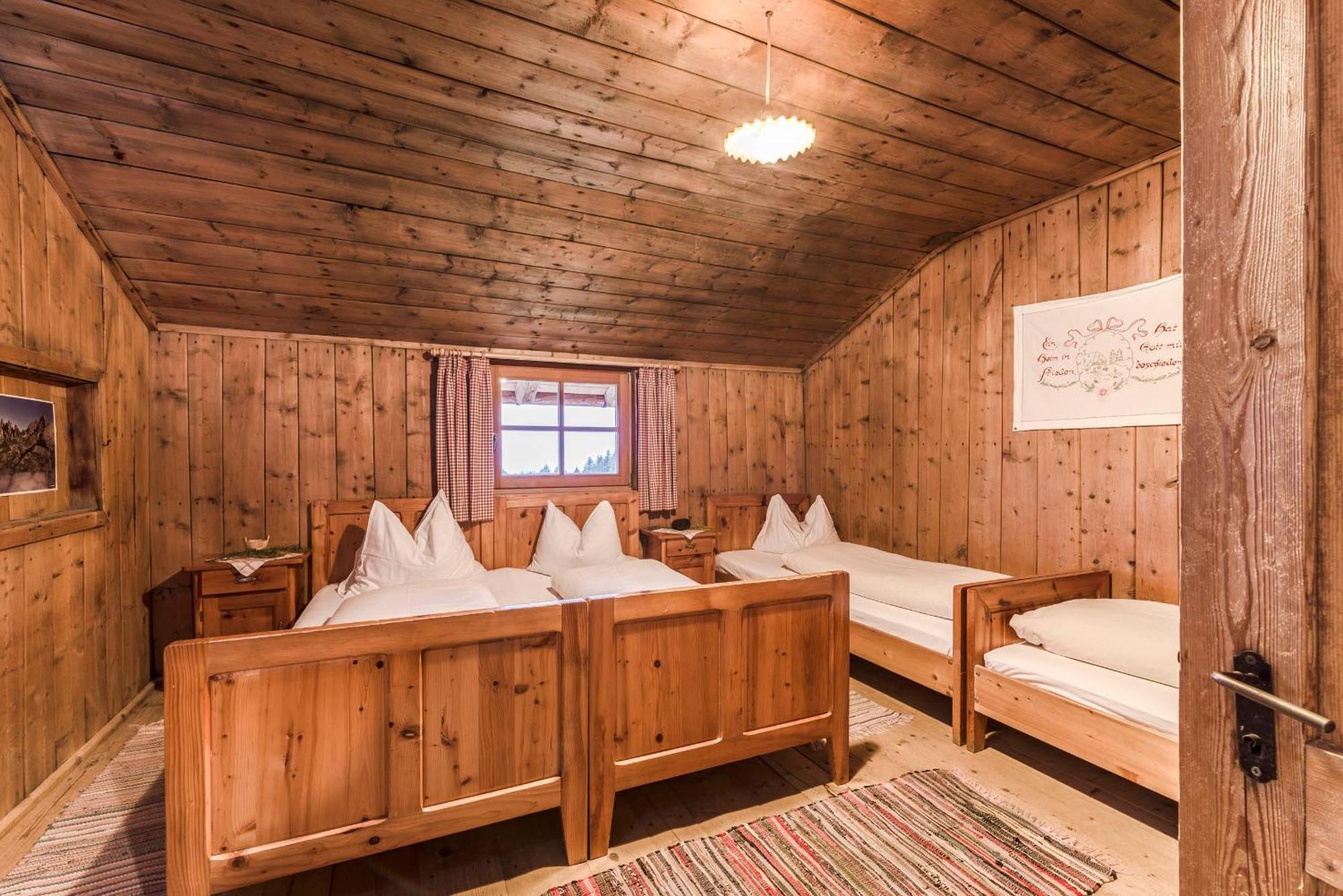 Schutzhuette Kreuzwiesenalm Luson Ngoại thất bức ảnh