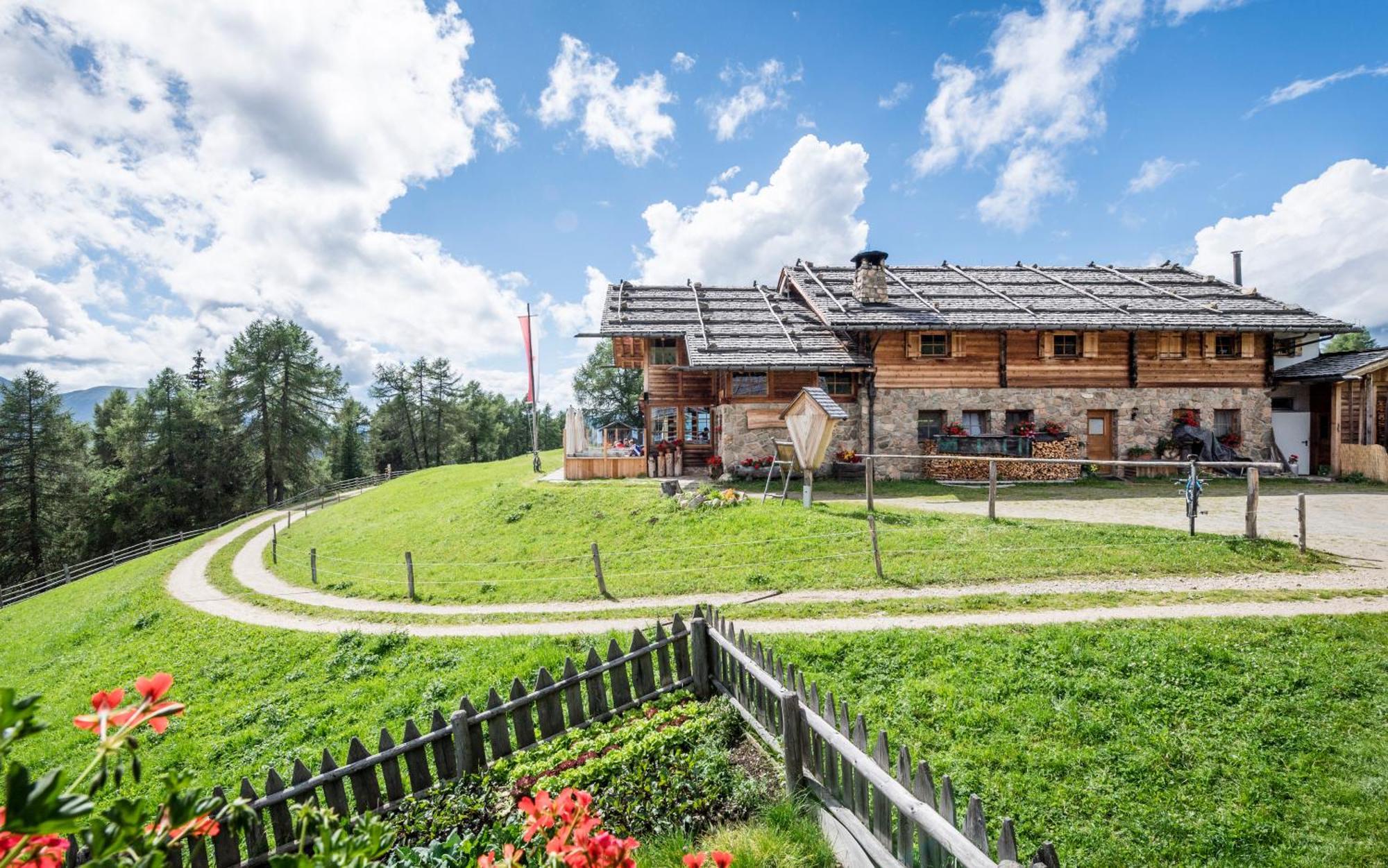 Schutzhuette Kreuzwiesenalm Luson Ngoại thất bức ảnh